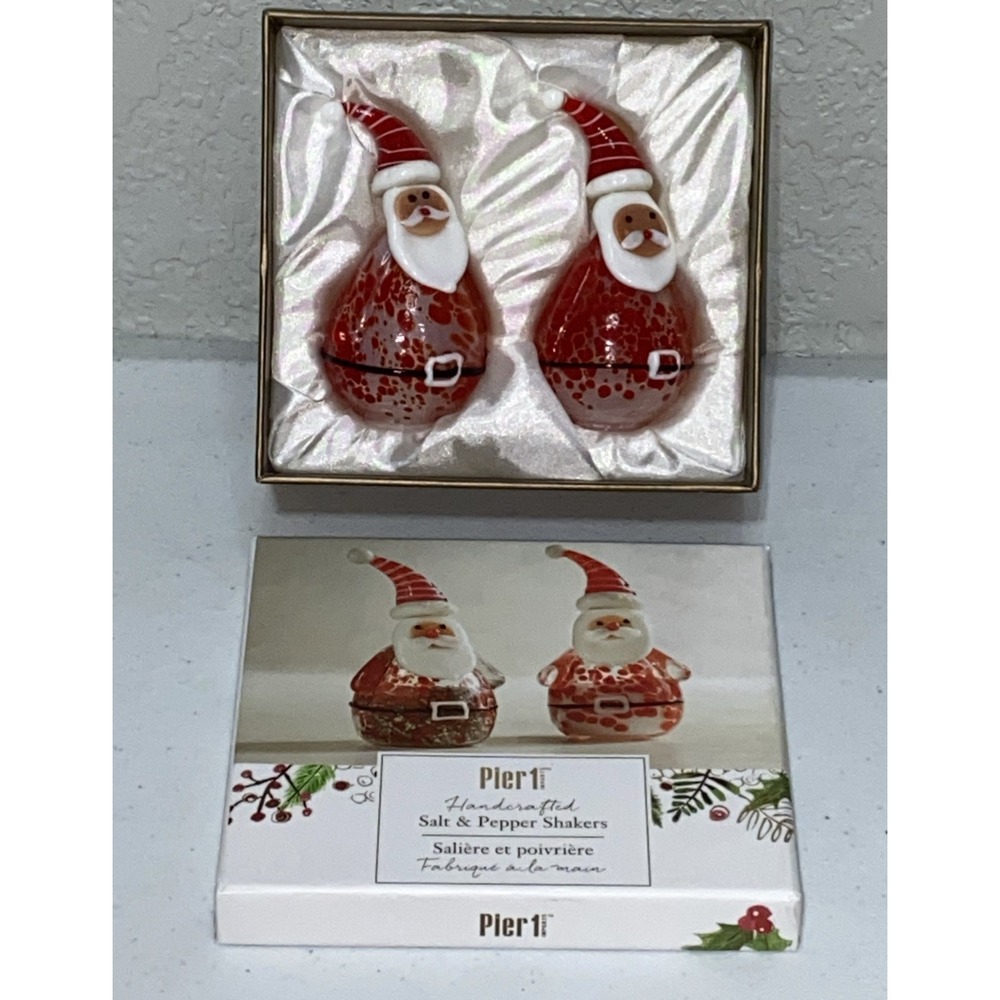 PIER 1 HAND BLOWN GLASS SANTA CLAUS  SALT AND PEPPER SHAKERS NEW IN BOX 3.5"